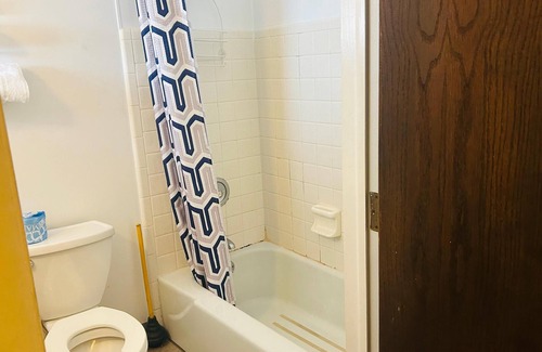Alpine Township Hotel | Capital O Swan Inn Comstock Park