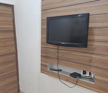 Paharganj Hotel | Capital Of Delhi Darshan Hotel