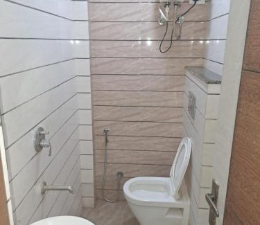 Paharganj Hotel | Capital Of Delhi Darshan Hotel