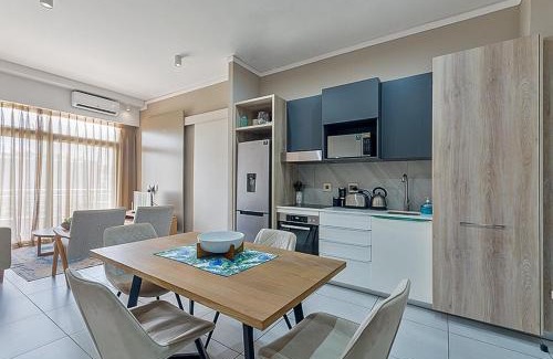Menlyn Apartment | Capital Residence Apartment in Menlyn Maine