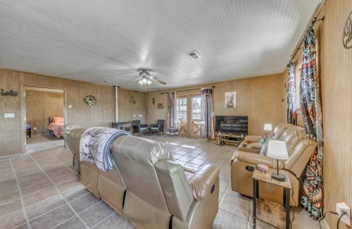 Glencoe House | Capitan Vacation Rental with Grill, Near Ruidoso!