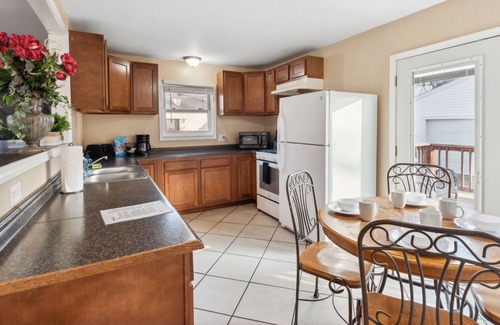 Lansing House | Capitol City Ranch: Deck,Grill,Park & Air Hockey