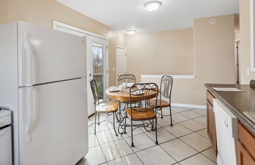 Lansing House | Capitol City Ranch: Deck,Grill,Park & Air Hockey