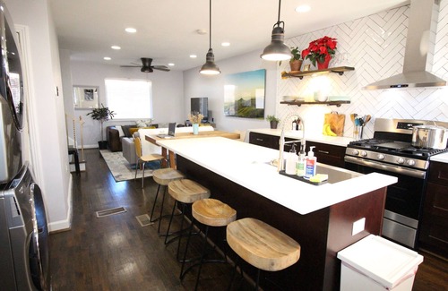 Northeast House | Capitol Hill Adjacent Home: Free Street Parking, Near Monuments, and More!
