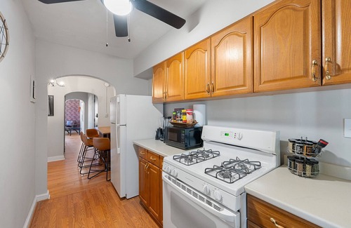 Randle Highlands Condo | Capitol Hill Family Suite with a View + Free Parking + Elegant Dining