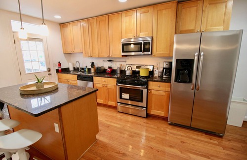 Kingman Park House | Capitol Hill Gem, Sleeps 6, Steps to Metro, Free Parking