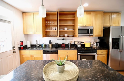 Kingman Park House | Capitol Hill Gem, Sleeps 6, Steps to Metro, Free Parking