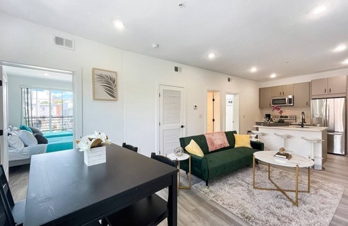 Kingman Park Bed & Breakfast | Capitol Hill Scenic Unit with Bright City Views