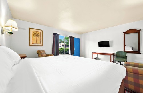 Montgomery Hotel | Capitol Inn And Suites