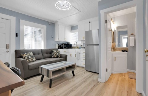 Capitola Apartment | Capitola Village Hideaway Bungalow - Pet friendly!