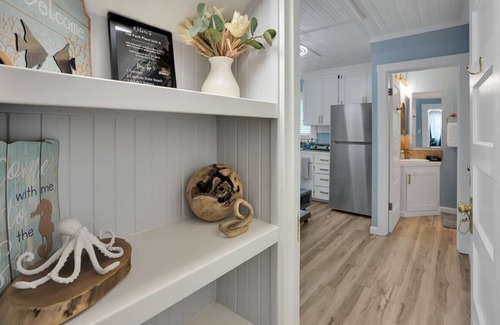 Capitola Apartment | Capitola Village Hideaway Bungalow - Pet friendly!