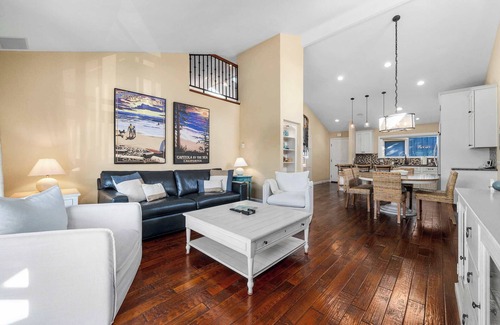 Capitola House | Capitola Village Home - Free Parking & Sleeps 8!