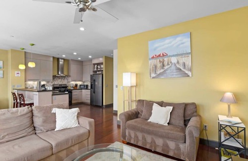 Capitola Apartment | Capitola Village Retreat with Garage!