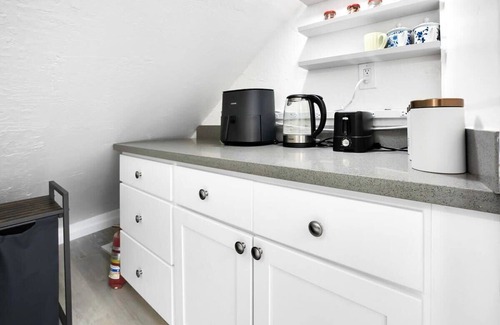 Capitola Apartment | Capitola Village Work-Live Loft - Pet Friendly