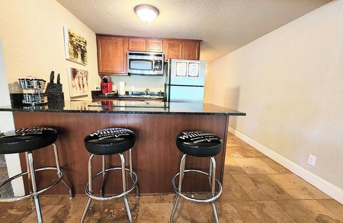 Mid America Condo | Capone's Clearwater Escape!