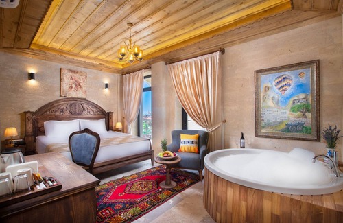 Uchisar Hotel | Cappadocia Pyramid Stone House