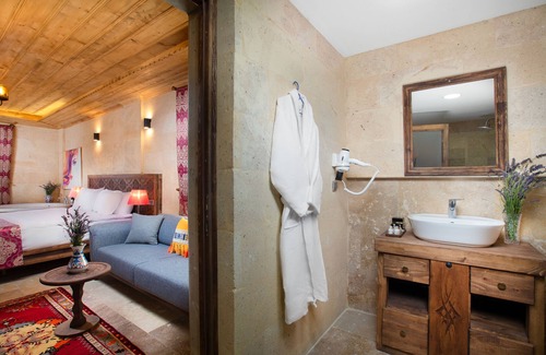 Uchisar Hotel | Cappadocia Pyramid Stone House