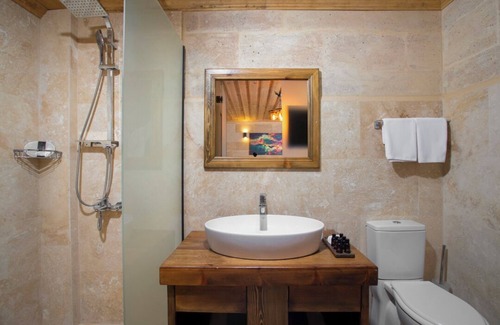Uchisar Hotel | Cappadocia Pyramid Stone House