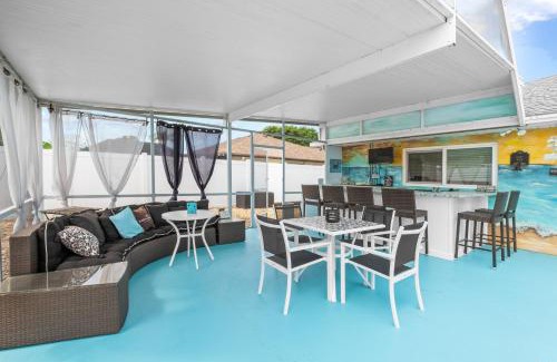 Bradenton House | Cappys Casa Bella! Heated Pool & Pool Bar, Fire Pit & Game Room!