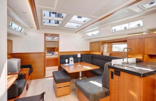 Amalfi Boat Rental | Capri Positano Amalfi Coast Sail
