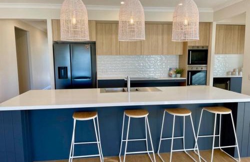 Surfers Paradise House | Capri Waterfront Resort 5BR Waterfront Heated Pool