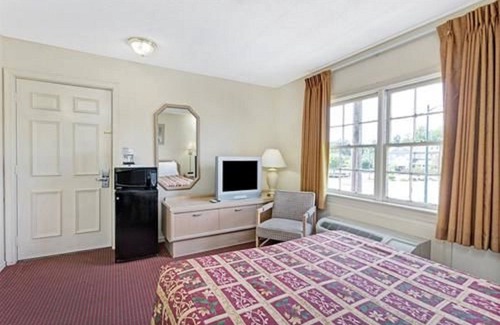 Williamsburg Hotel | Capt. John Smith Inn