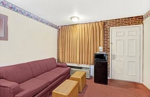 Williamsburg Hotel | Capt. John Smith Inn