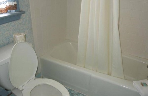 Williamsburg Hotel | Capt. John Smith Inn