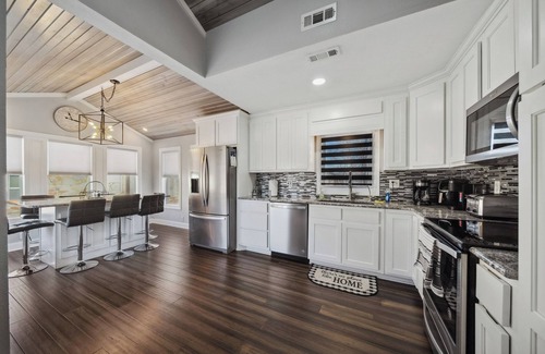 Sunrise Beach House | Captain Ron's House - Heated Pool - Hot tub - Games - Party Dock - Sleeps 22+