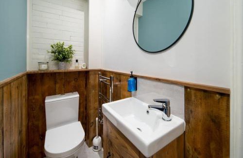 Cowes House | Captain's Cottage - Central West Cowes - Spacious, entire 1-bed home