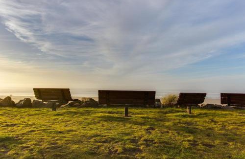Rockaway Beach House | Captain's Cottage