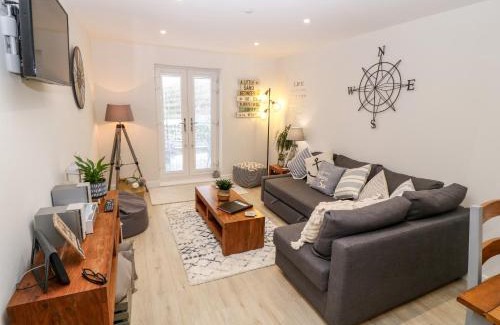 Benllech Apartment | Captain's Quarters - Apartment 2