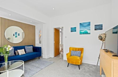 Hythe Apartment | Captain's Quarters