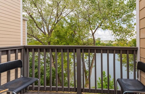 North Capitol Apartment | Captain's Quarters Riverfront #1