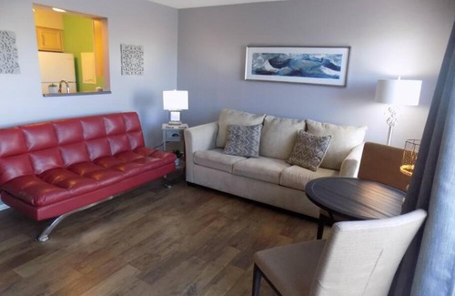 North Capitol Apartment | Captain's Quarters Riverfront #1