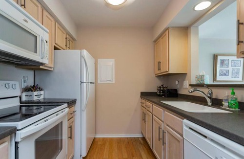 North Capitol Apartment | Captain's Quarters Riverfront #1