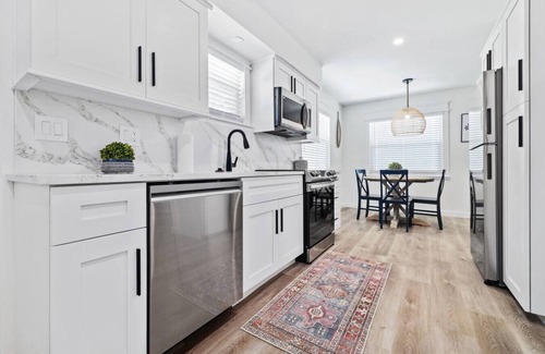 Ilexhurst House | Captain's Quarters! Bungalow steps from the beach!