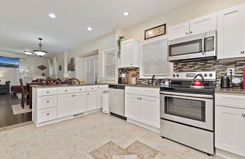 North Kansas City House | Captain's Quarters 4 Bedrooms