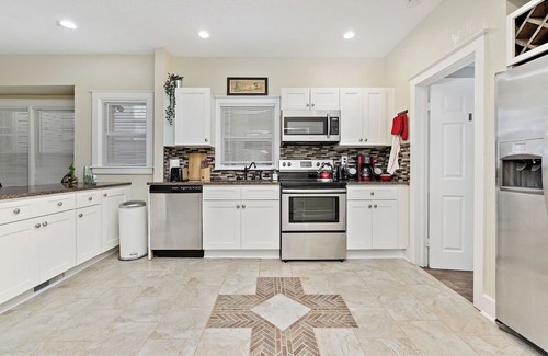 North Kansas City House | Captain's Quarters 4 Bedrooms