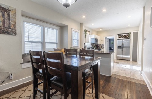 South Hyde Park House | Captain's Quarters 5 Bed /3 bath with Office!
