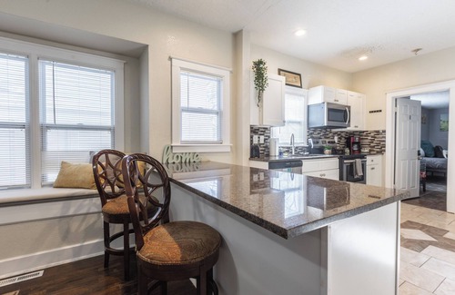 South Hyde Park House | Captain's Quarters 5 Bed /3 bath with Office!