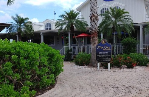 Burnt Store Marina Condo | Captain's Quarters- Burnt Store Marina- bring your power or sail boats!