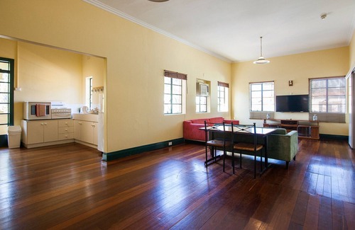 Nedlands Hotel | Captain Stirling Hotel