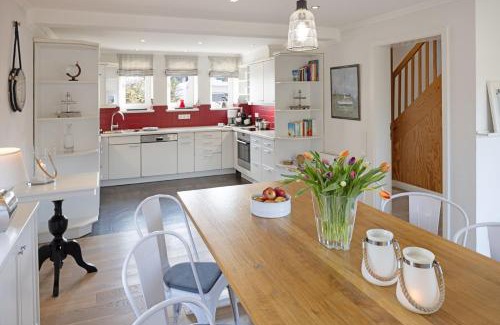 List House | Captains Cabin