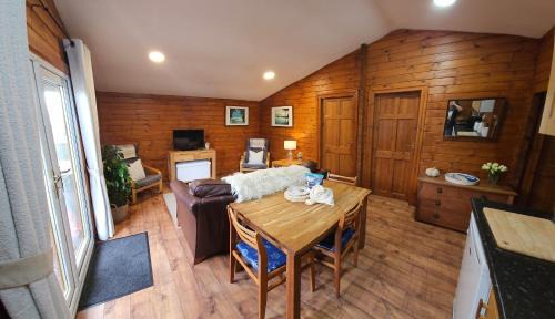 Mynytho Ski Chalet | Captain’s Cabin