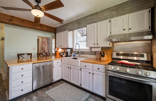 Willoughby Spit House | Captains Quarters By The Bay 3 Bedroom Cottage by RedAwning