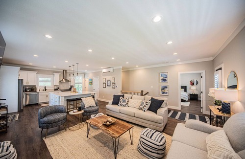 Gilbertsville House | Captains Quarters- located within walking distance to local marina