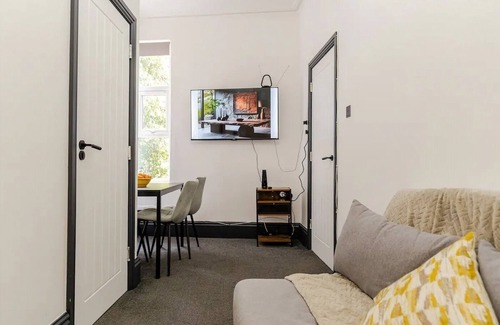 Moseley Apartment | Captivating 2-Bed Apartment in Birmingham