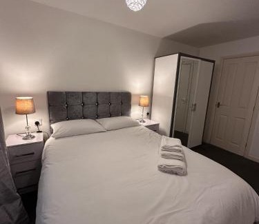 West Bromwich Apartment | Captivating 2-Bed Apartment in West Bromwich