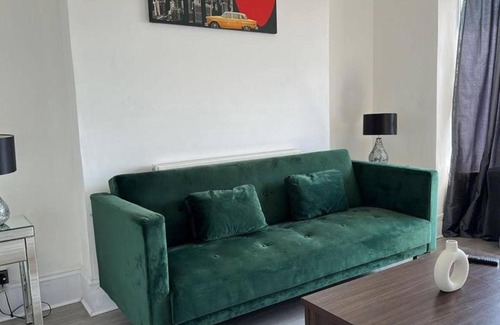 Newport Apartment | Captivating 2-Bed Apartment in Newport